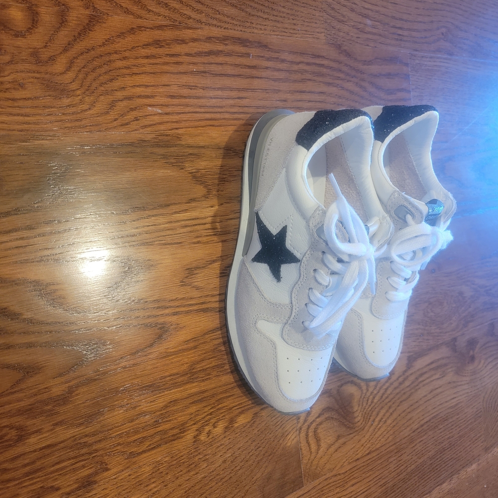 Vintage Havana White and Gray Sneakers